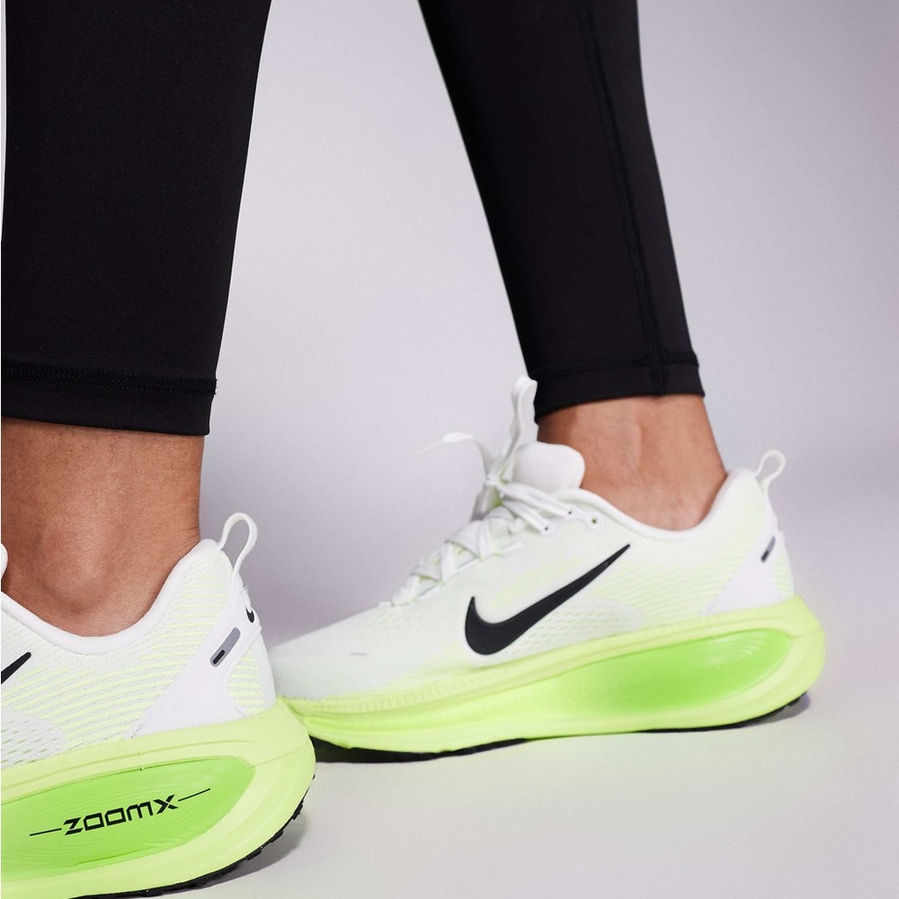 NWOB Nike Running Vomero 18 sneakers - Picture 4 of 8